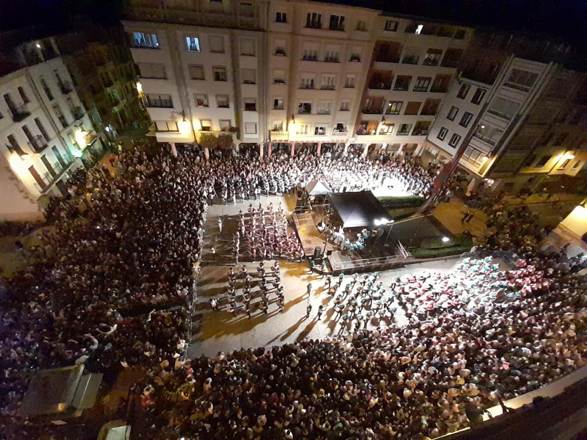 Piso Centrico Amplio-Luminoso Apartment Zarautz Luaran gambar